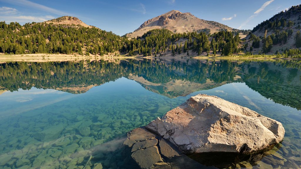landscape wallpaper - mountains lake clear water
