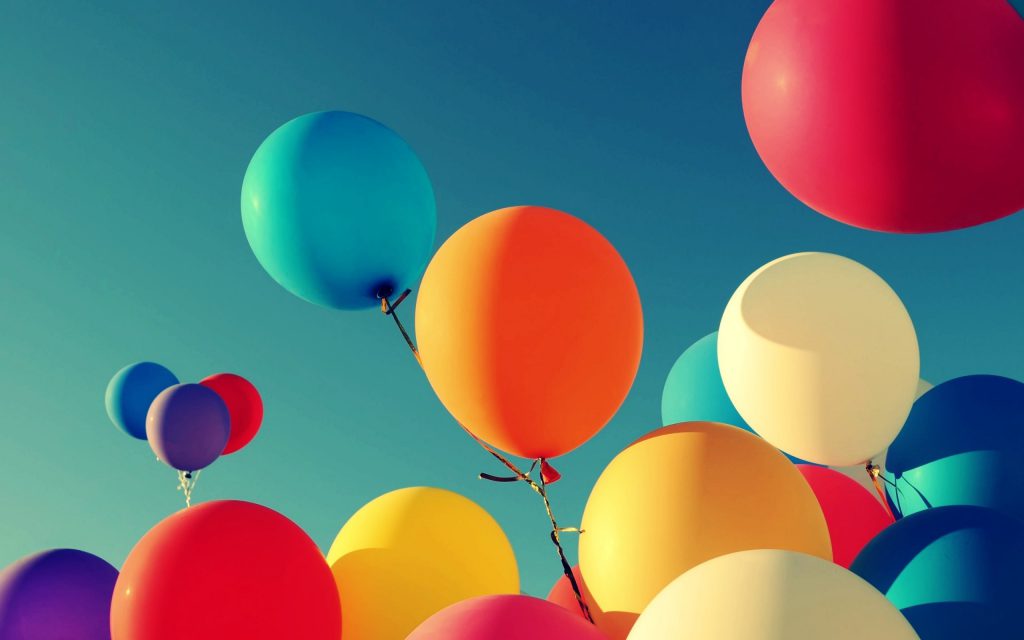 Flying Balloons Wallpaper