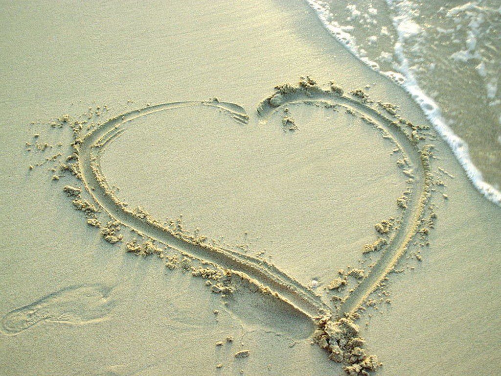 Big Heart In The Sand - background wallpaper desktop 